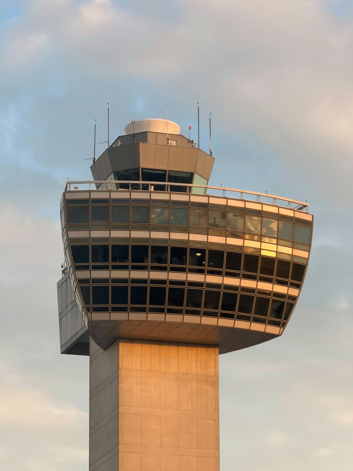 Modern air traffic control facility using NextGen technology